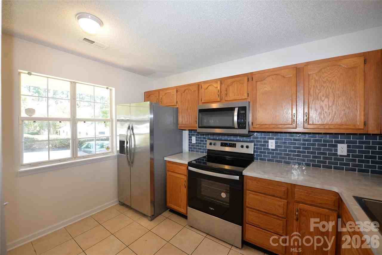 5611 Prescott Ct - Photo 4 of 20