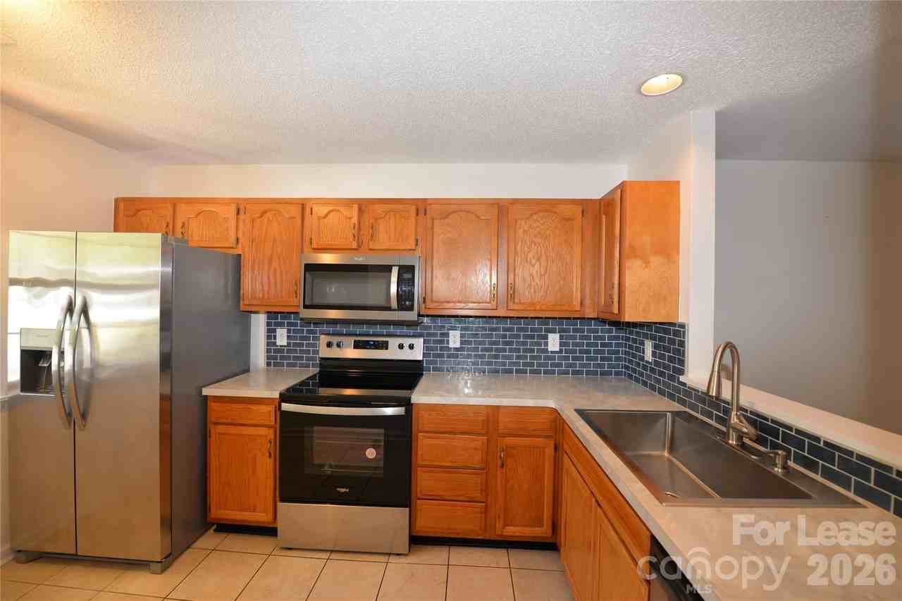 5611 Prescott Ct - Photo 5 of 20