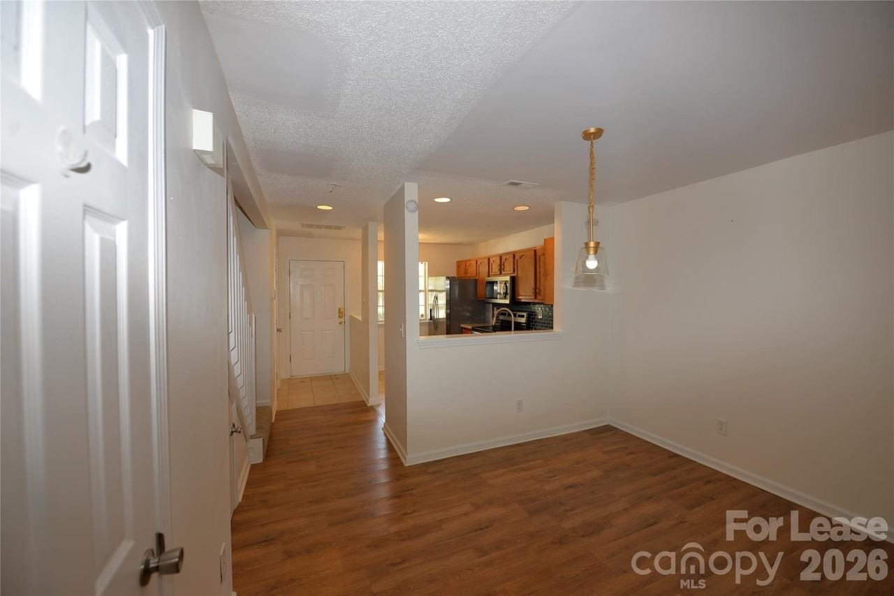 5611 Prescott Ct - Photo 6 of 20