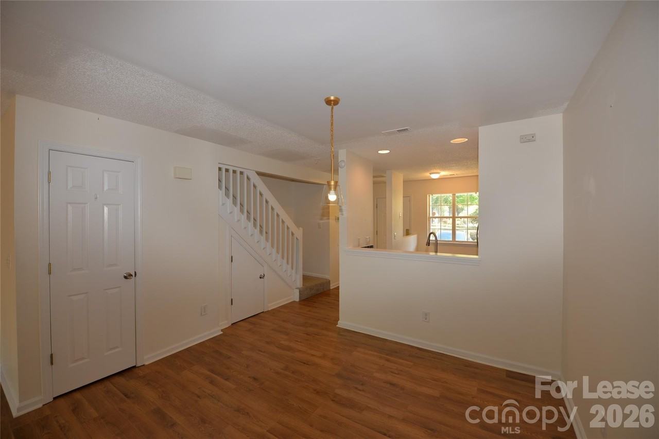 5611 Prescott Ct - Photo 7 of 20