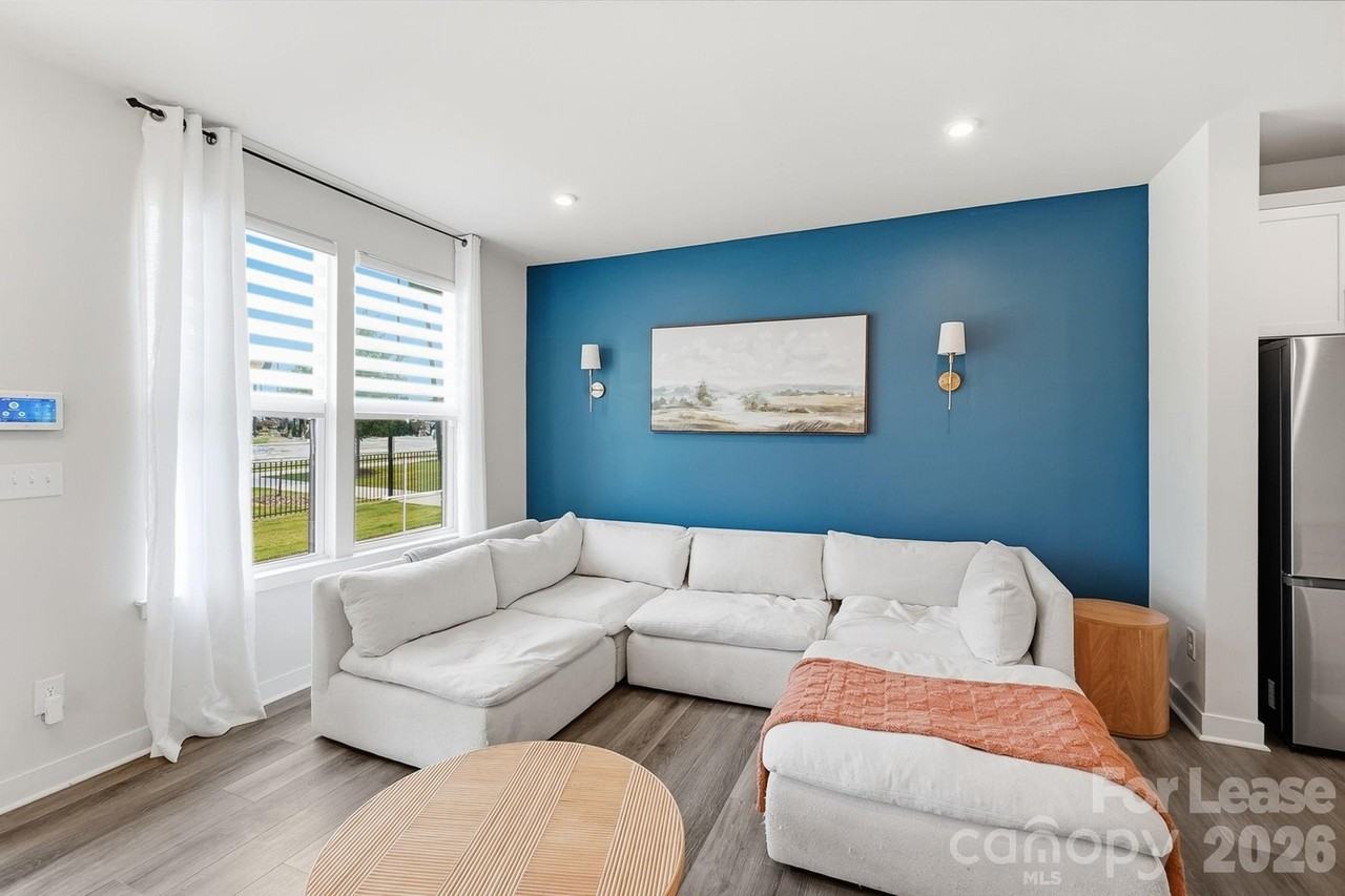 1063 Simcoe Ln - Photo 4 of 40