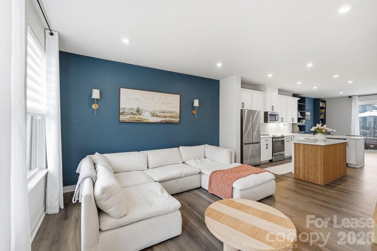 1063 Simcoe Ln - Photo 5 of 40