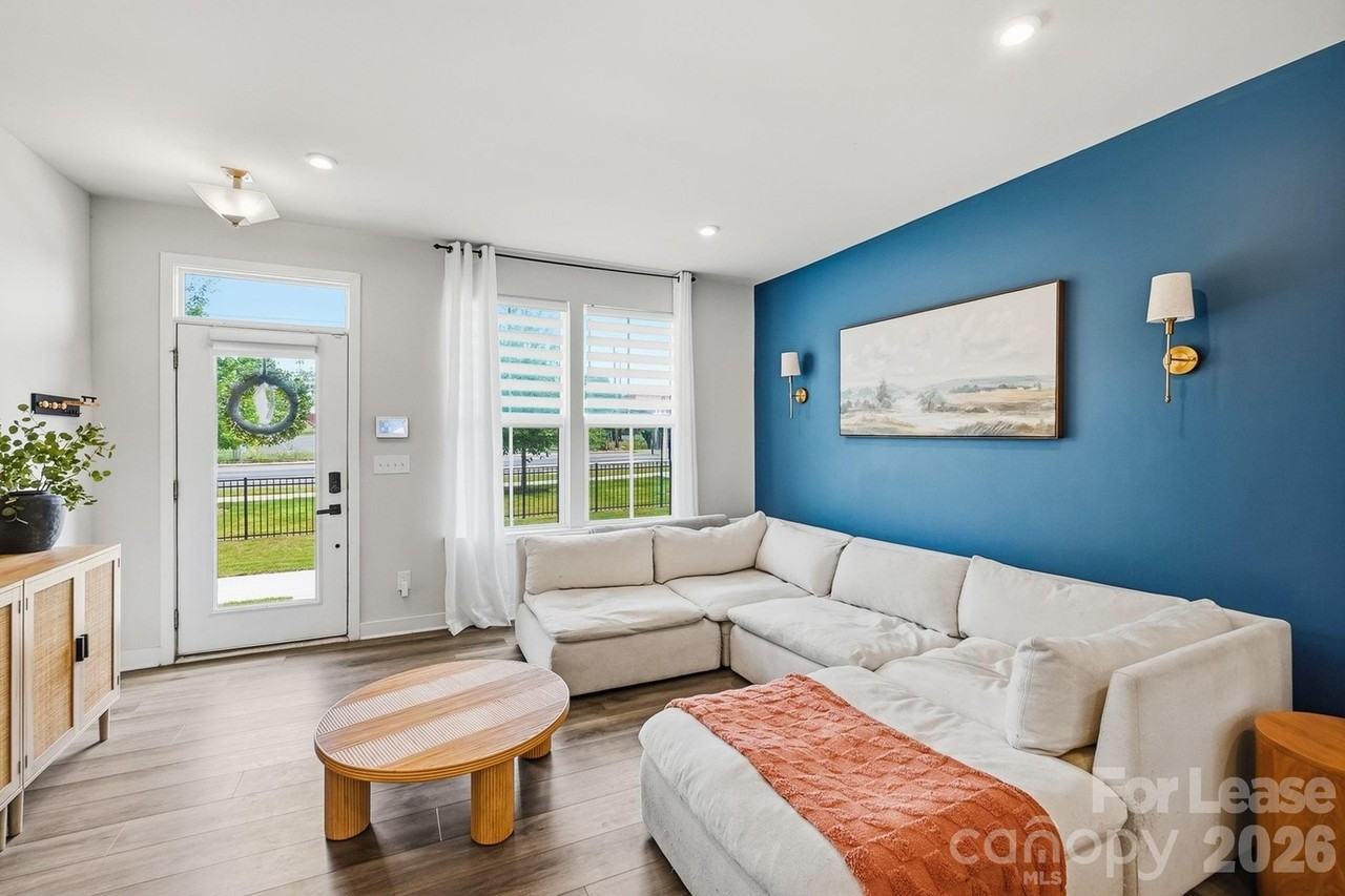 1063 Simcoe Ln - Photo 6 of 40