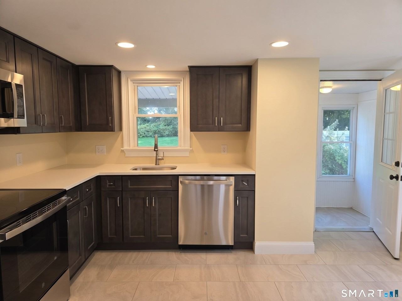 47 Jefferson Ave - Photo 4 of 23