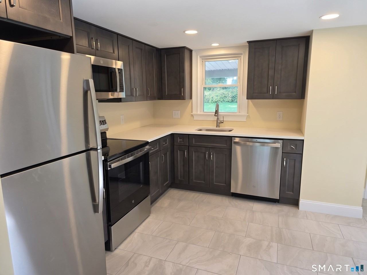 47 Jefferson Ave - Photo 6 of 23
