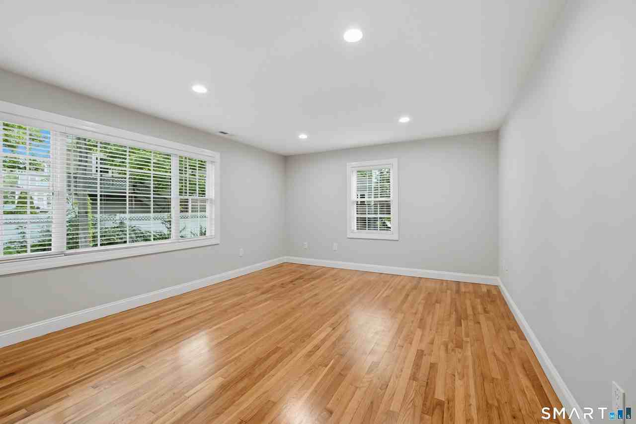 66 Jefferson Ave - Photo 3 of 37