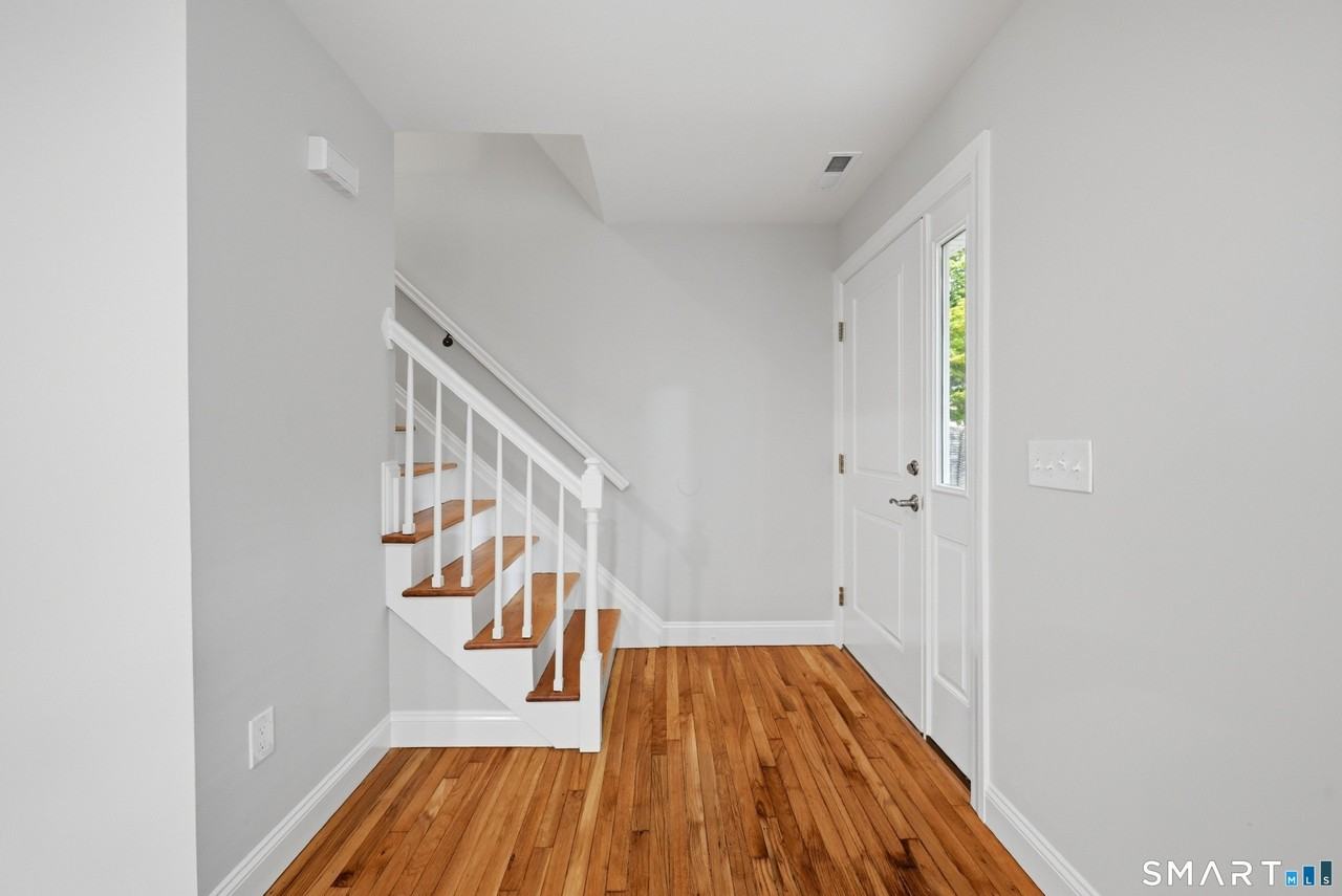 66 Jefferson Ave - Photo 4 of 37