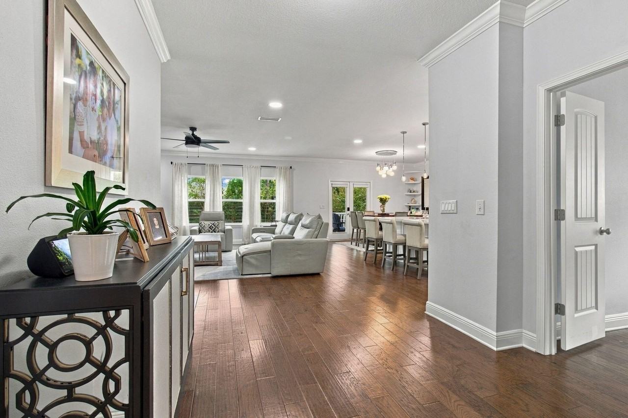 590 Las Roblas Grande Dr - Photo 2 of 36