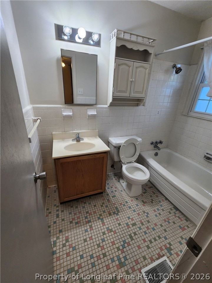 2005 Camden Rd - Photo 6 of 19