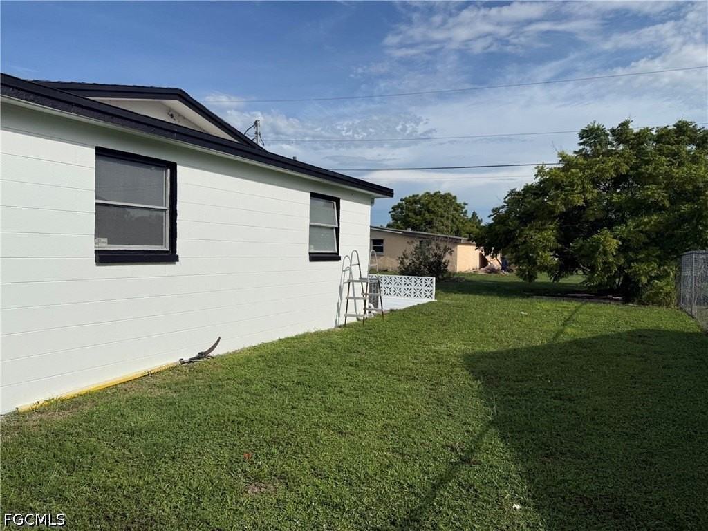 212 Davis Rd - Photo 3 of 25