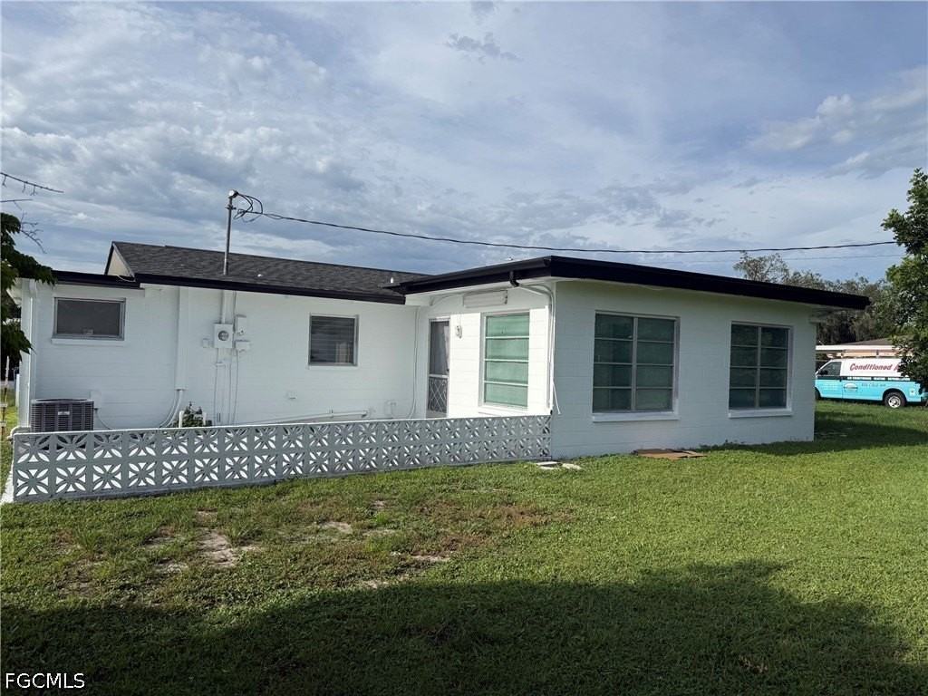 212 Davis Rd - Photo 4 of 25