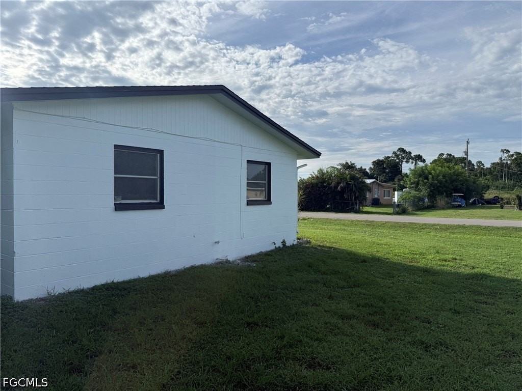 212 Davis Rd - Photo 7 of 25
