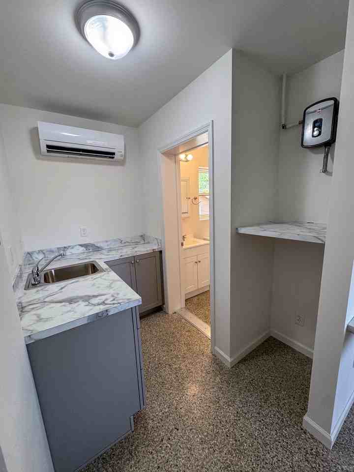 1595 Soco Road - 3Apartment 3 #3 - Photo 4 of 16