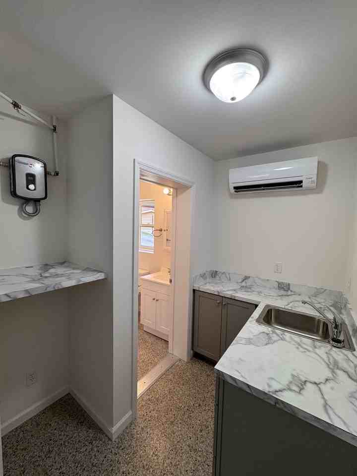 1595 Soco Road - 6Apartment 6 #6 - Photo 4 of 15