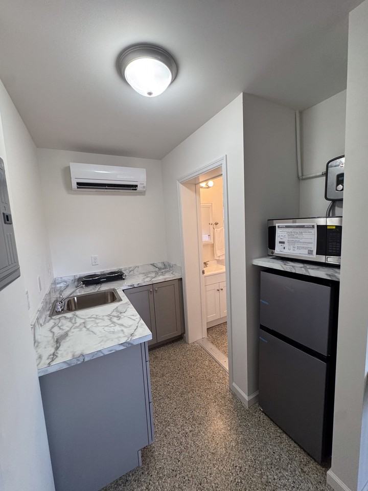 1595 Soco Road - 7Apartment 7 #7 - Photo 4 of 15