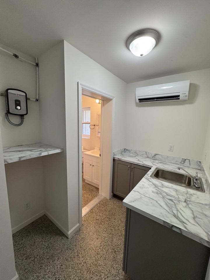 1595 Soco Road - 8Apartment 8 #8 - Photo 4 of 15