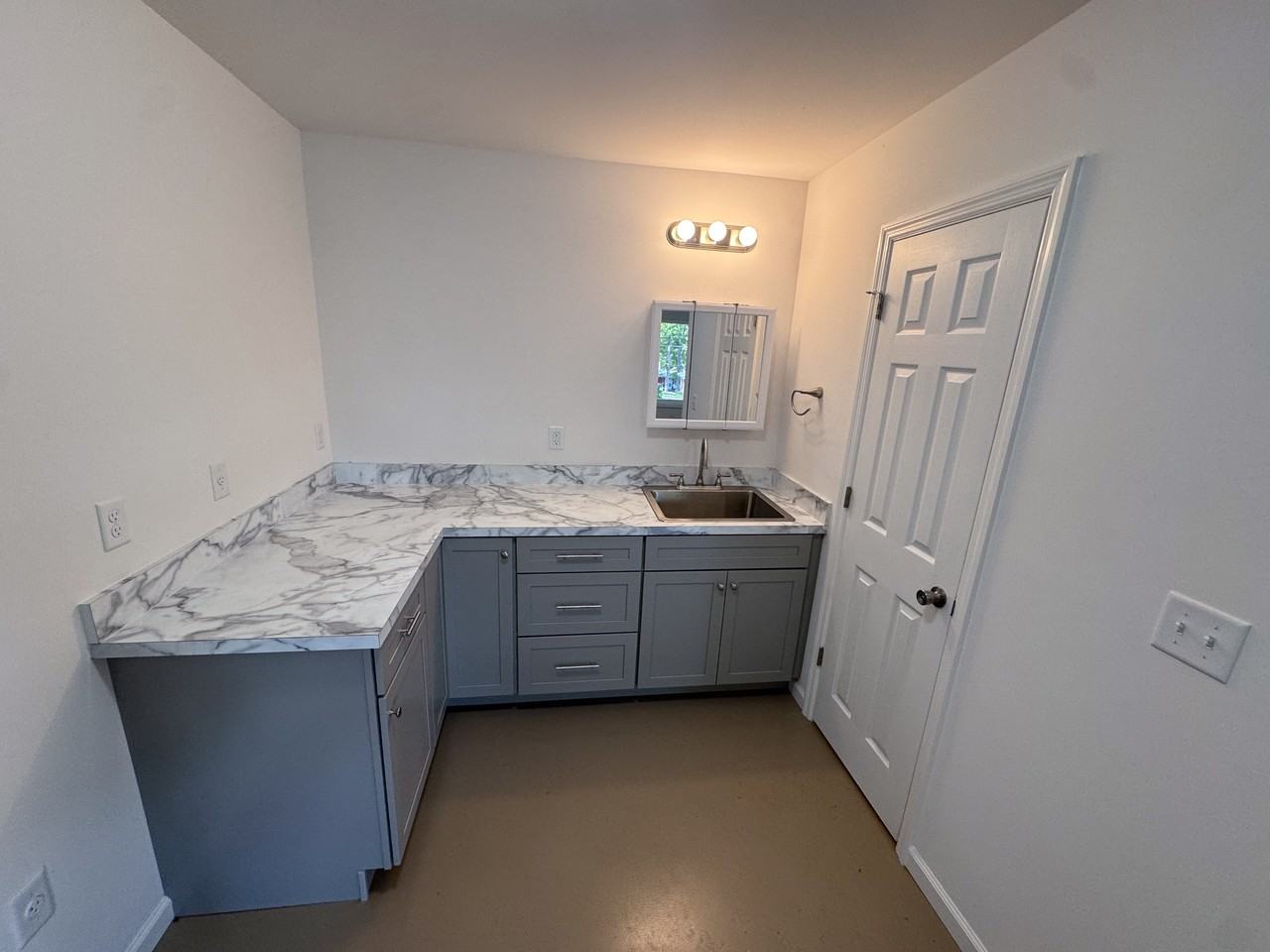 1595 Soco Road - 10Apartment 10 #10 - Photo 4 of 17