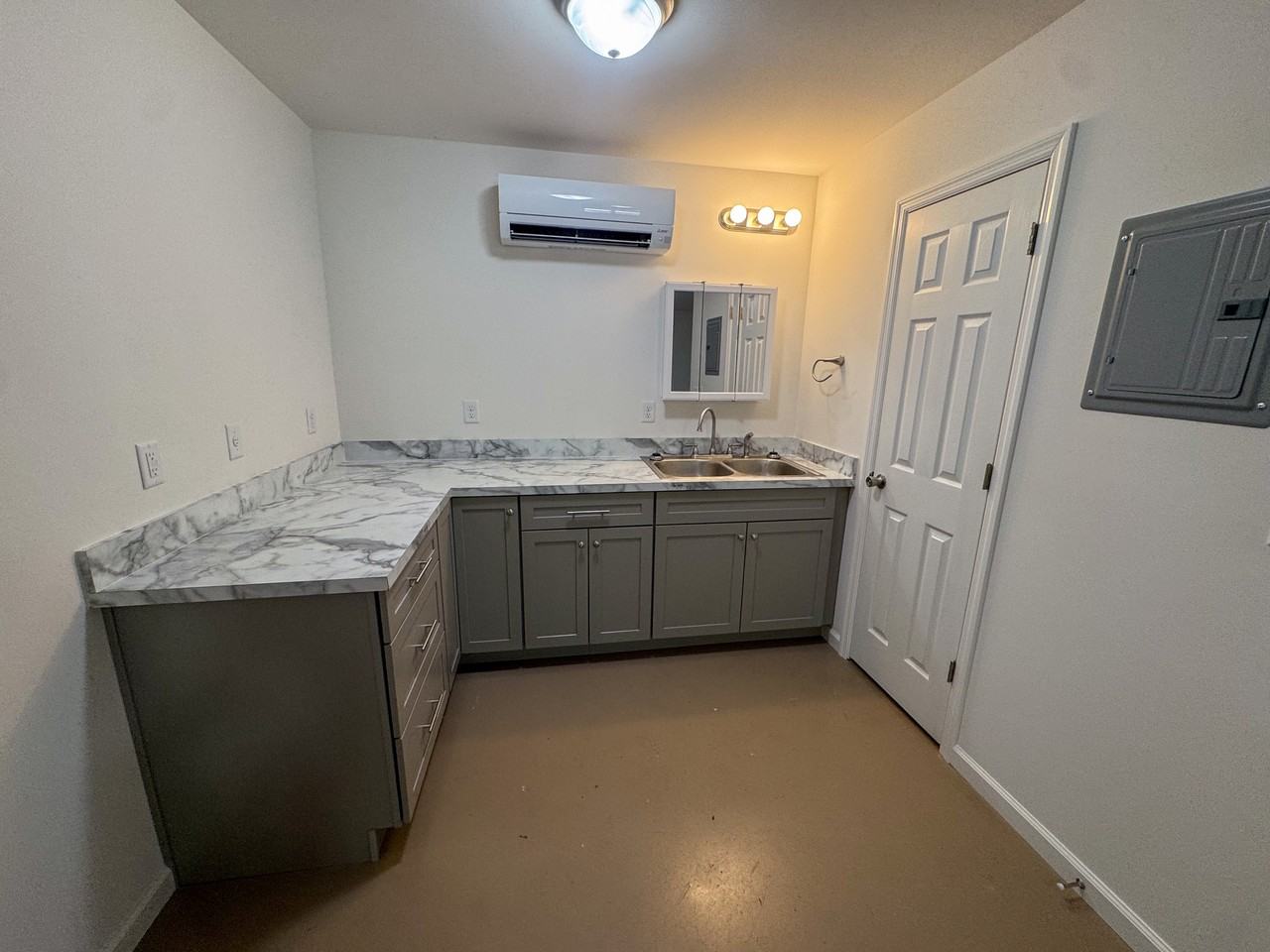 1595 Soco Road - 14Apartment 14 #14 - Photo 4 of 15