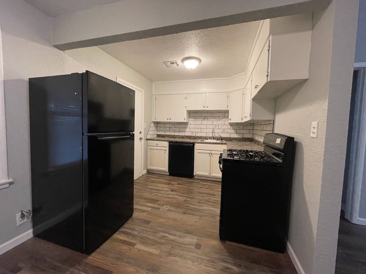 517 Locust St #1 - Photo 3 of 12