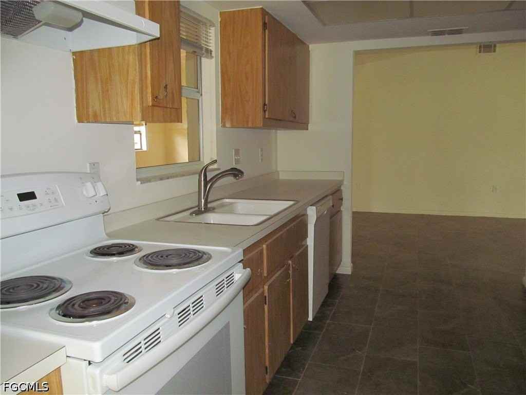 19486 Poppytree Ct - Photo 2 of 13