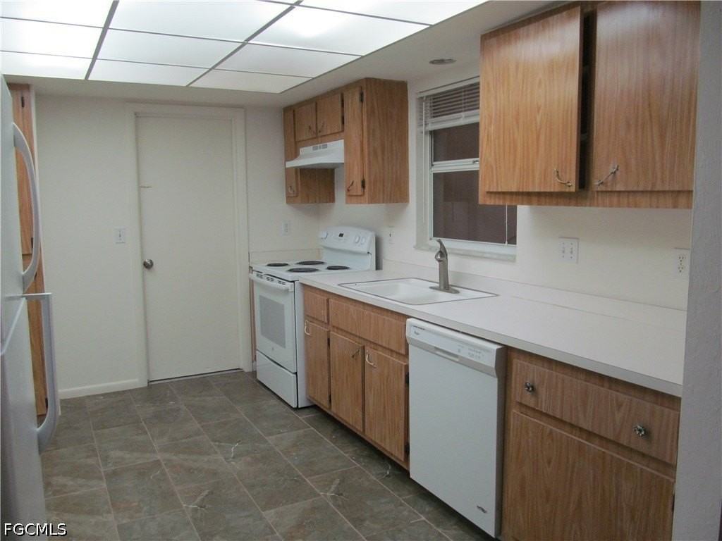 19486 Poppytree Ct - Photo 3 of 13
