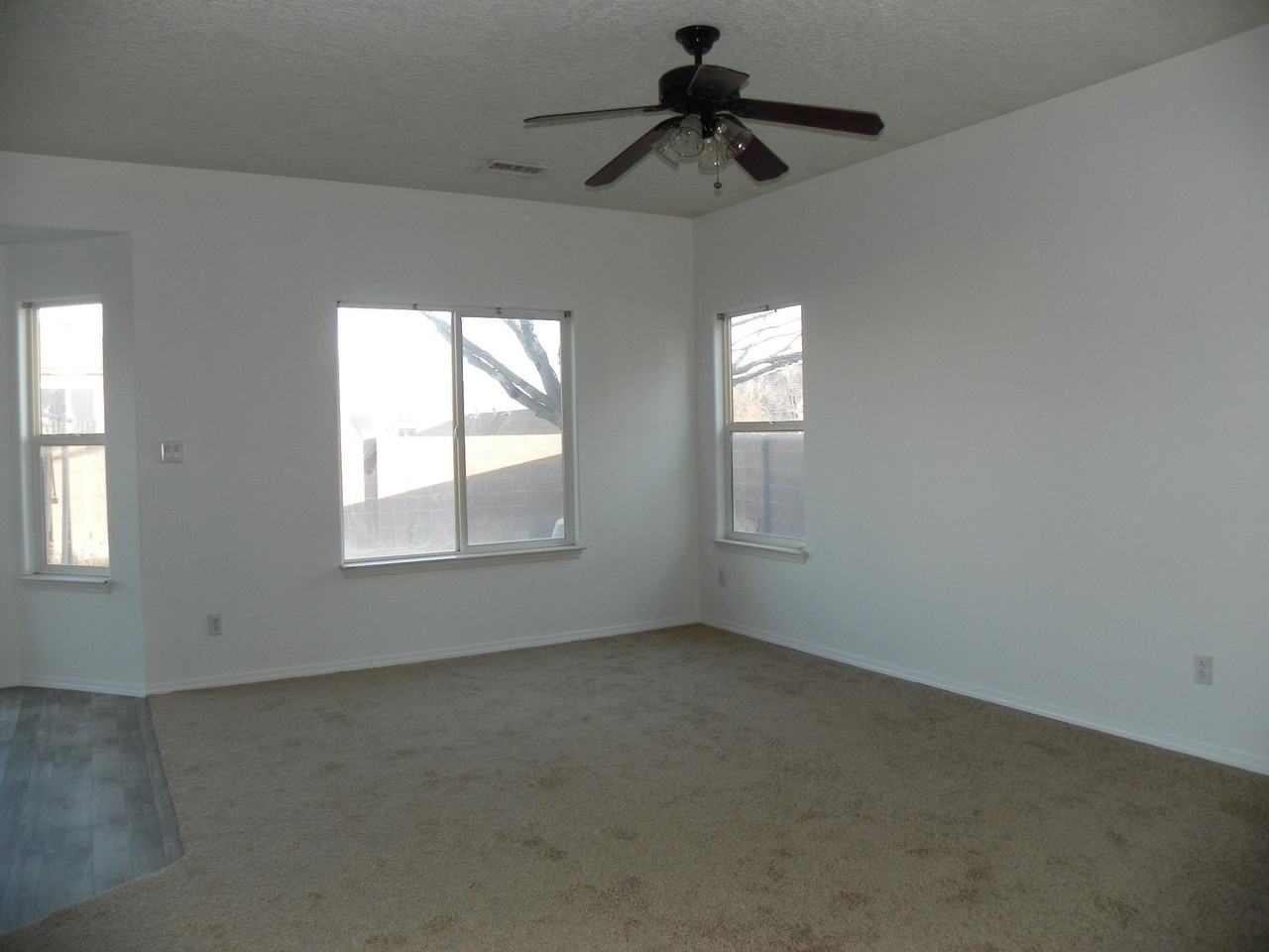 5228 Dexter Ct Ne - Photo 4 of 18