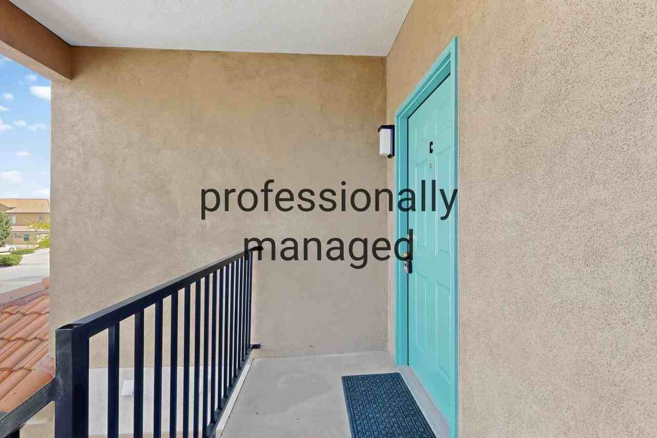 1121 Meadowlark Way Se #C - Photo 3 of 33