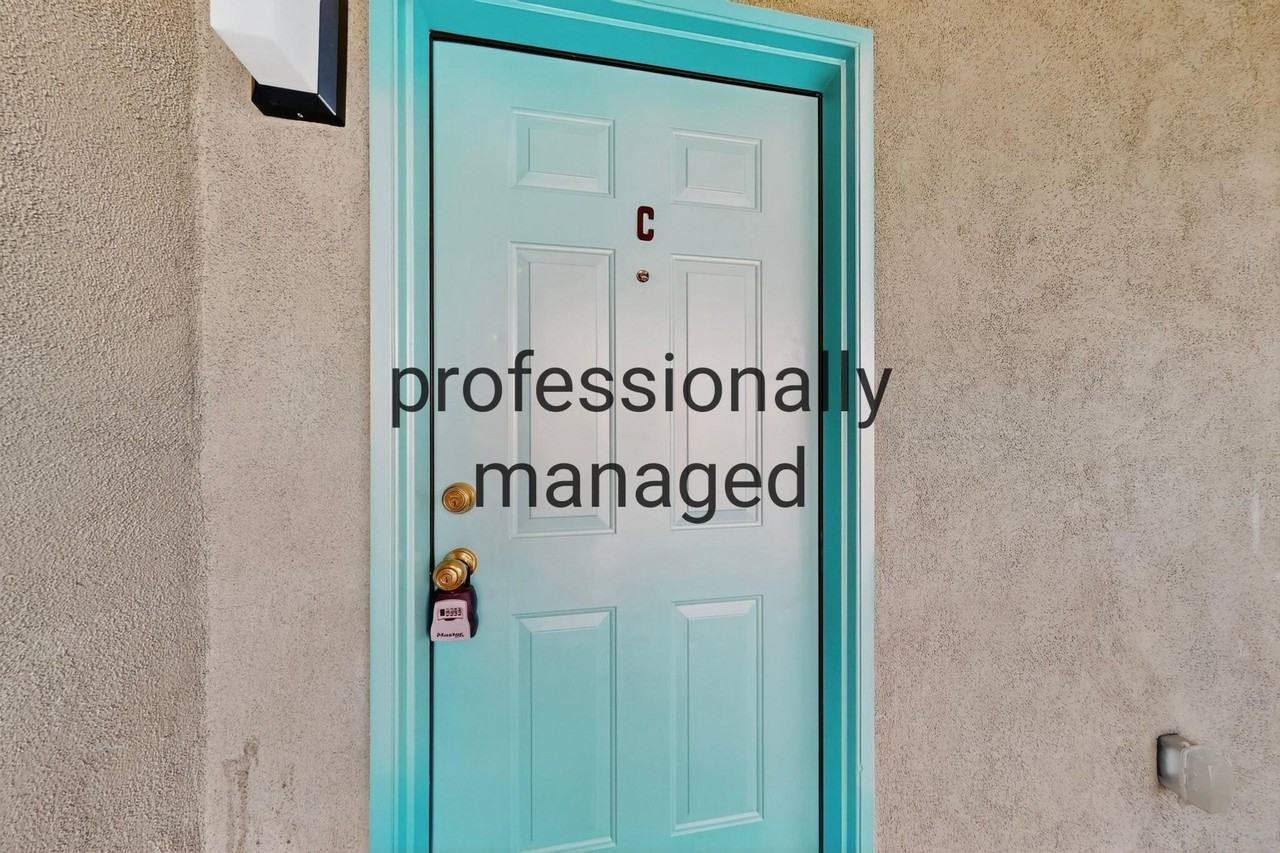 1121 Meadowlark Way Se #C - Photo 4 of 33