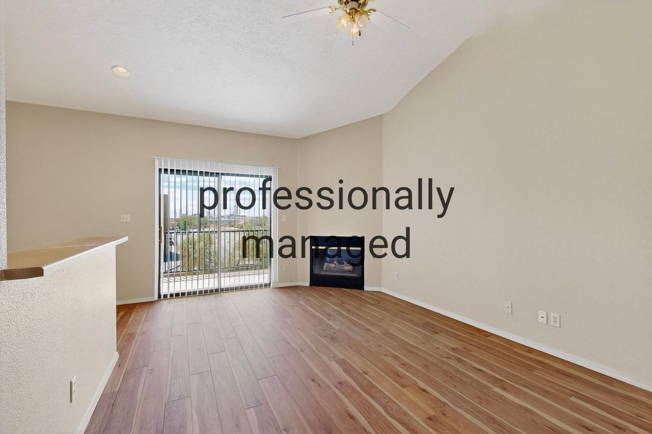 1121 Meadowlark Way Se #C - Photo 5 of 33