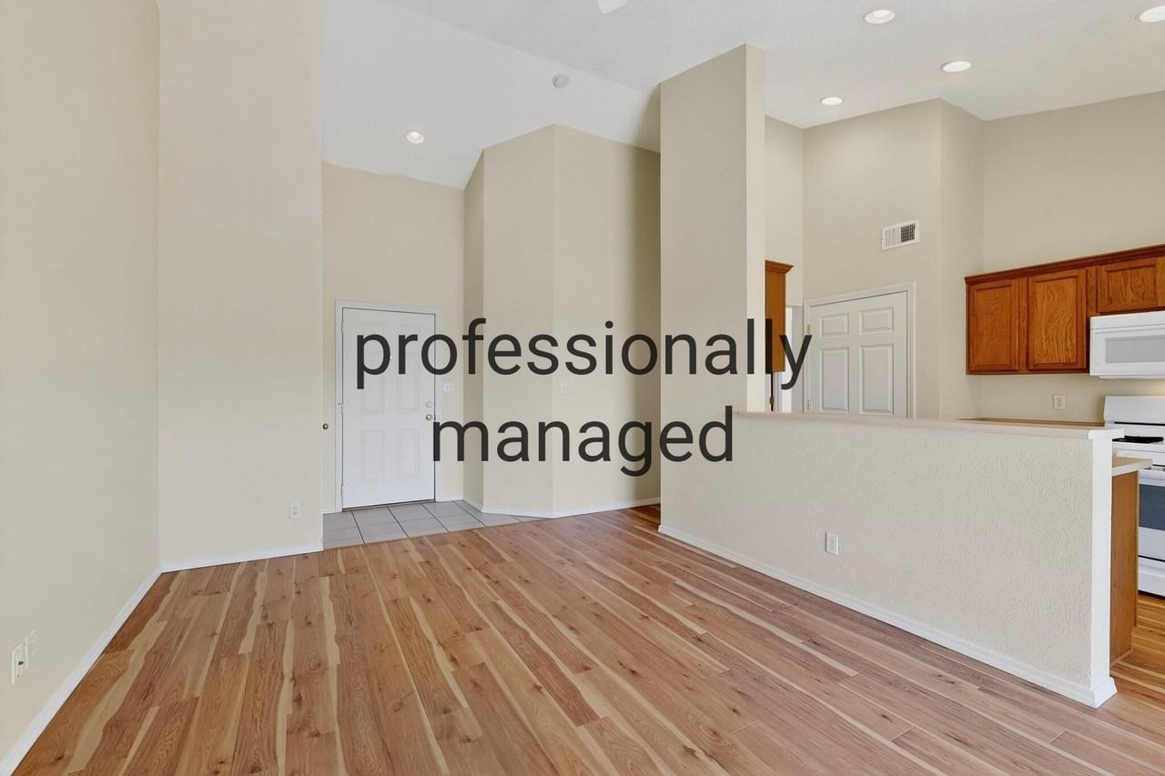 1121 Meadowlark Way Se #C - Photo 6 of 33