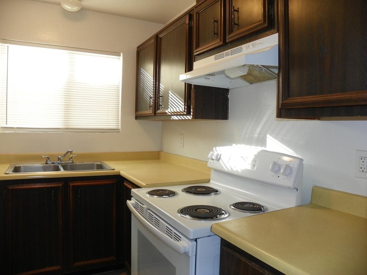 1300 Grande Blvd Se #B - Photo 6 of 17