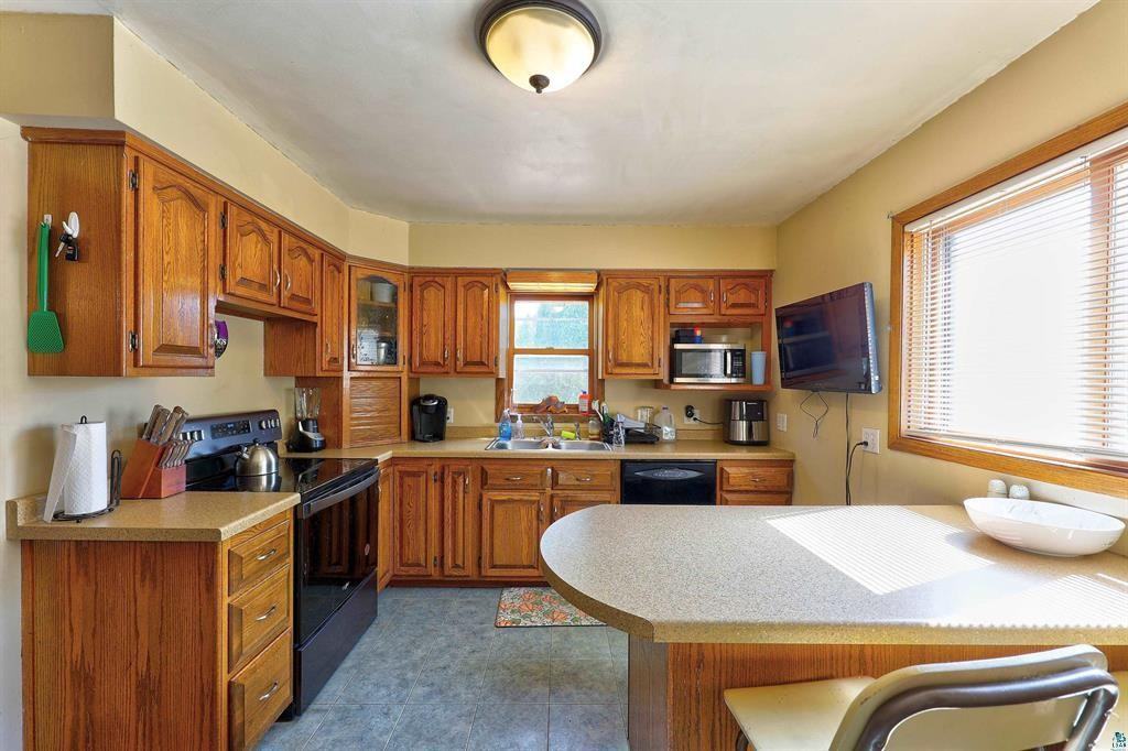 1608 Main St W #1 - Photo 5 of 20