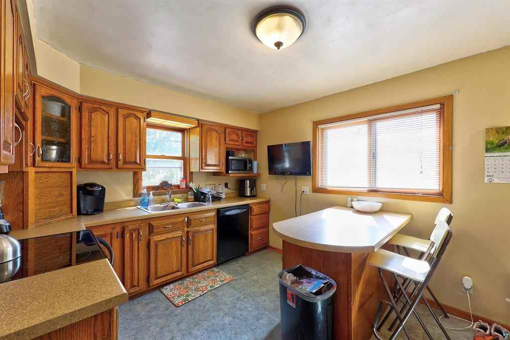 1608 Main St W #1 - Photo 7 of 20