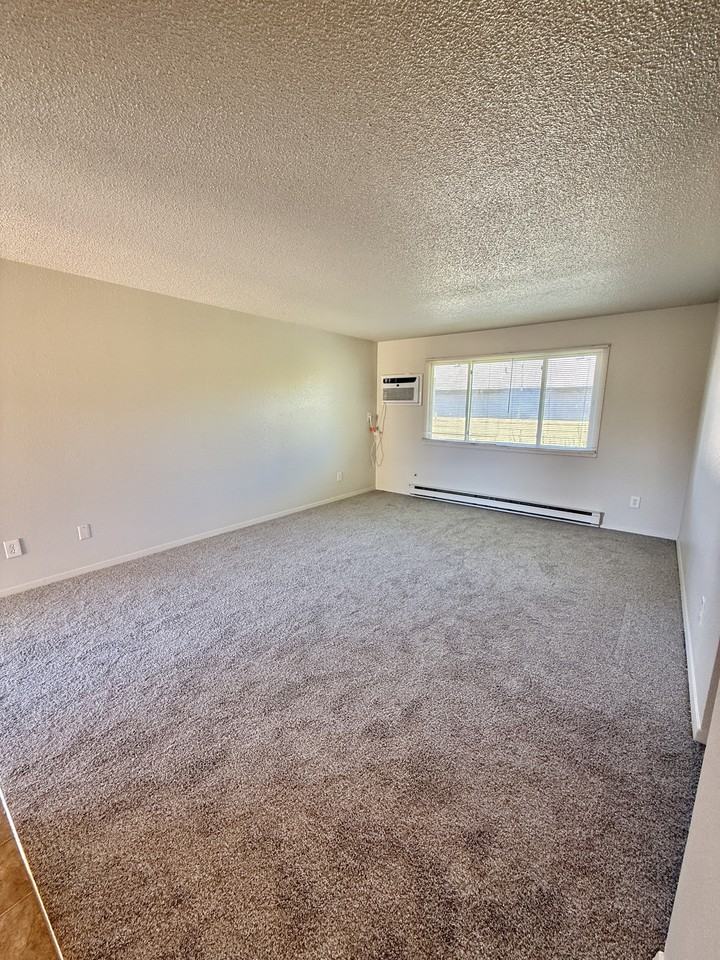 1155 E 5th St #1155 - Photo 3 of 9