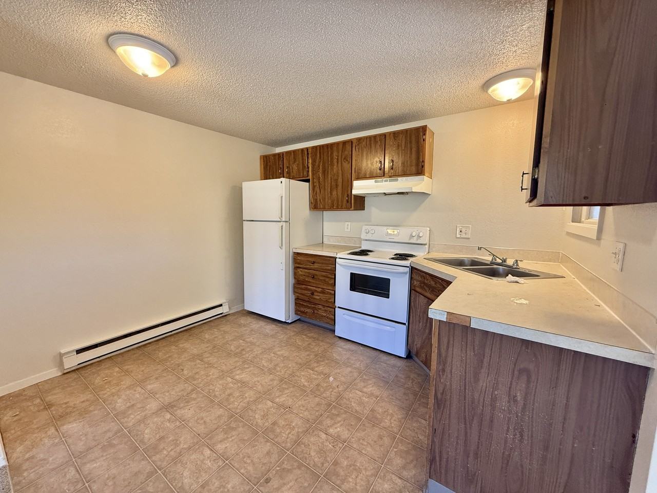 1155 E 5th St #1155 - Photo 4 of 9