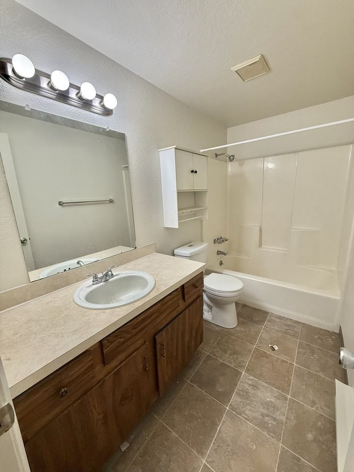 1155 E 5th St #1155 - Photo 5 of 9