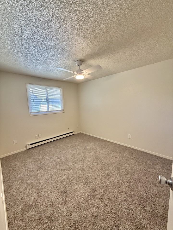 1155 E 5th St #1155 - Photo 6 of 9