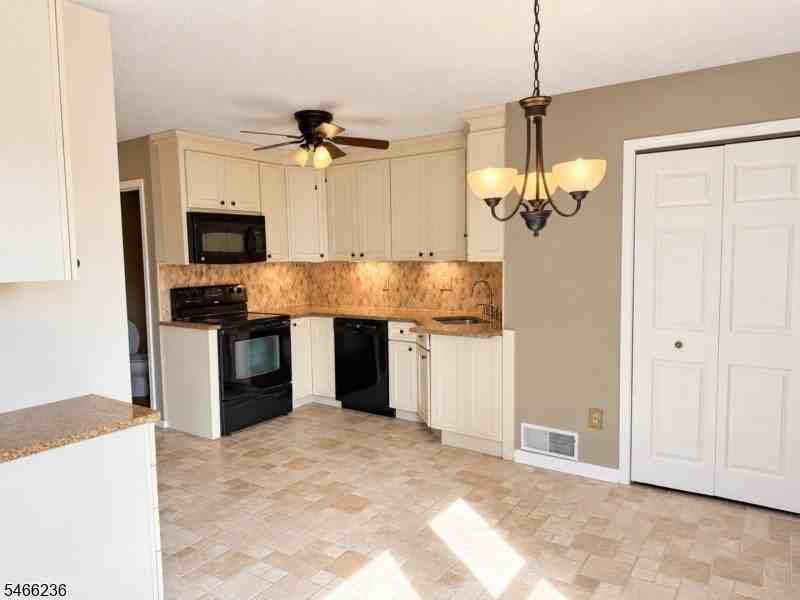 40 Heritage Ln #40 - Photo 4 of 17