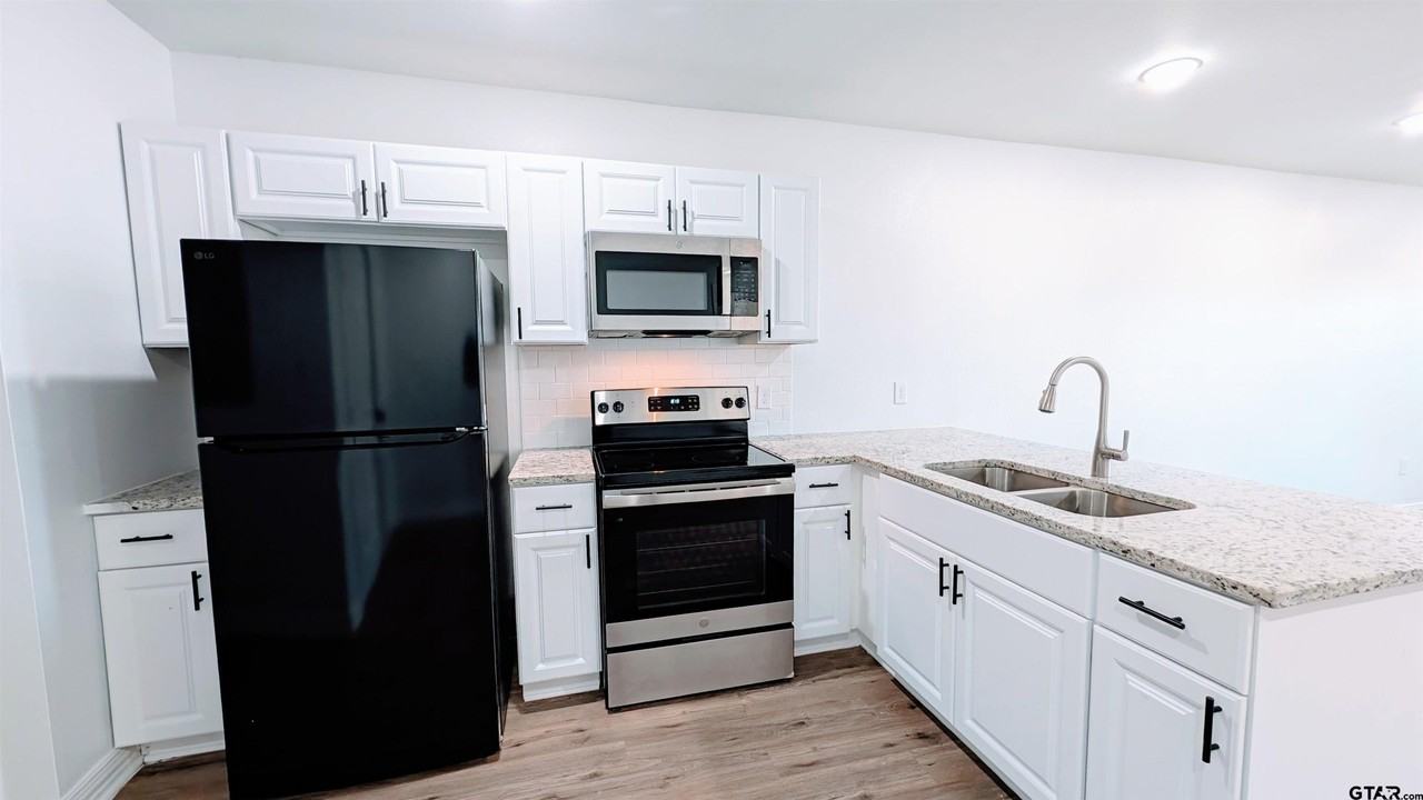 Chestnut Dr - Photo 3 of 11