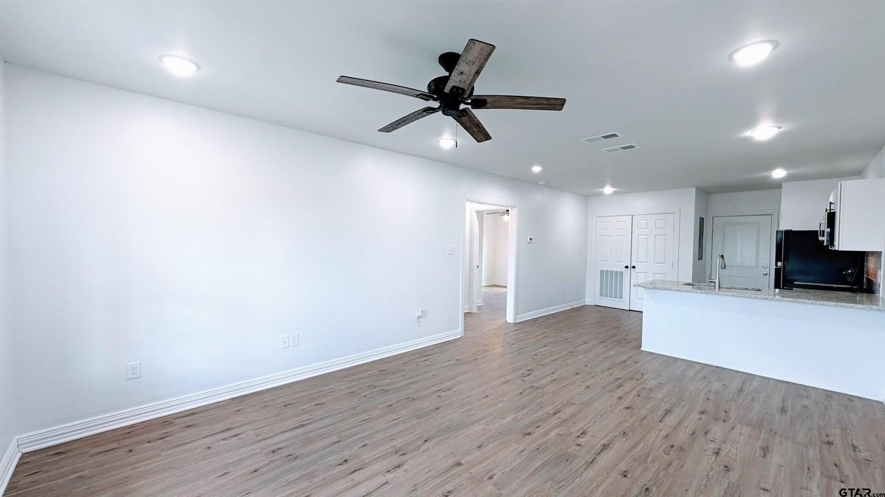 Chestnut Dr - Photo 5 of 11