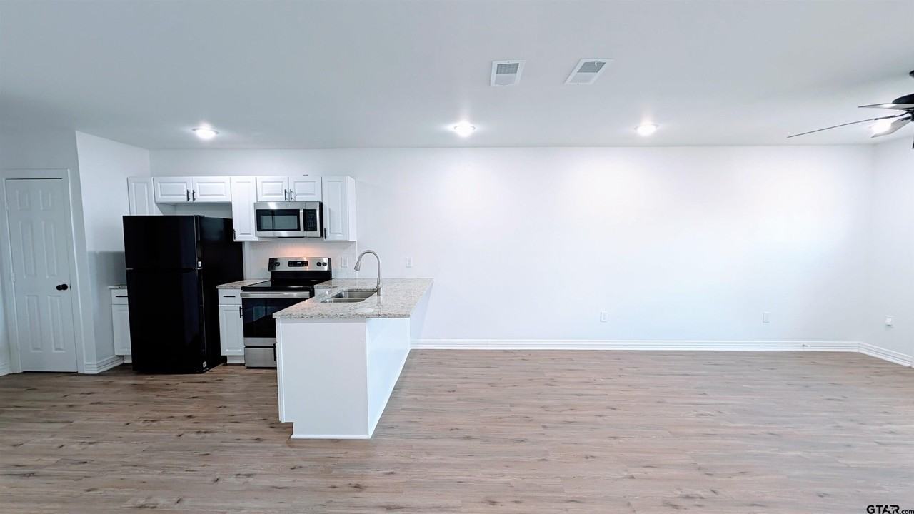 Chestnut Dr - Photo 6 of 11