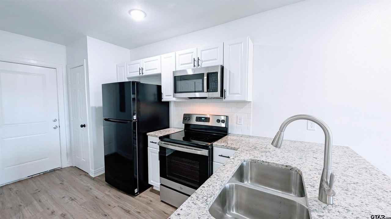 Chestnut Dr - Photo 2 of 11