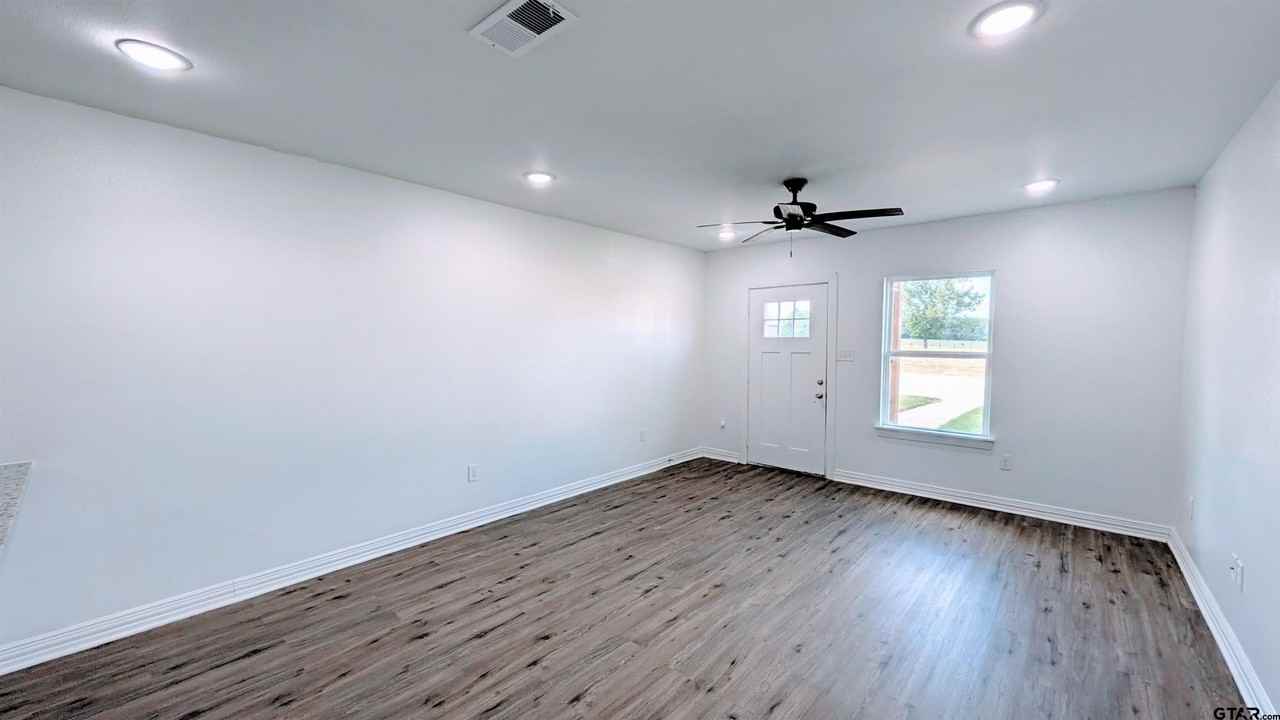 Chestnut Dr - Photo 4 of 11