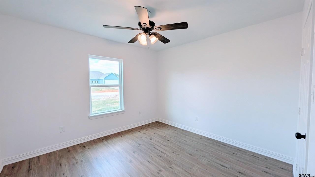Chestnut Dr - Photo 6 of 11