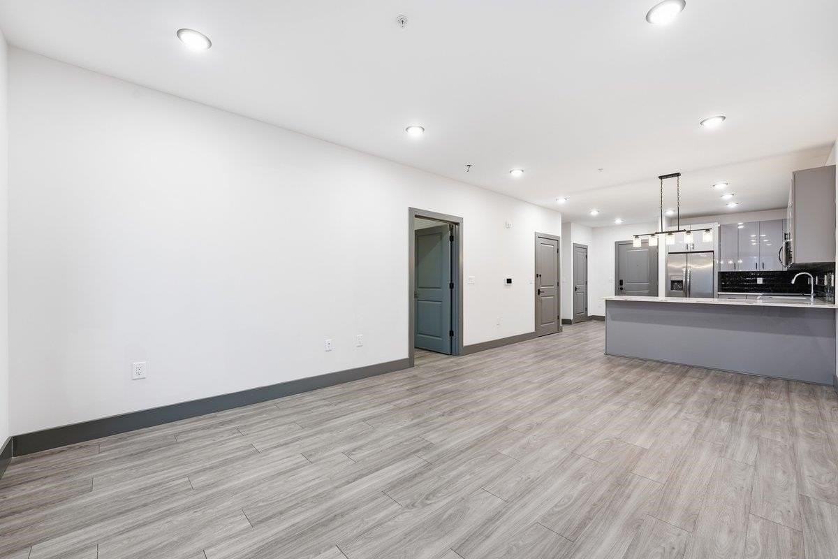 531 32nd St #301 - Photo 4 of 15