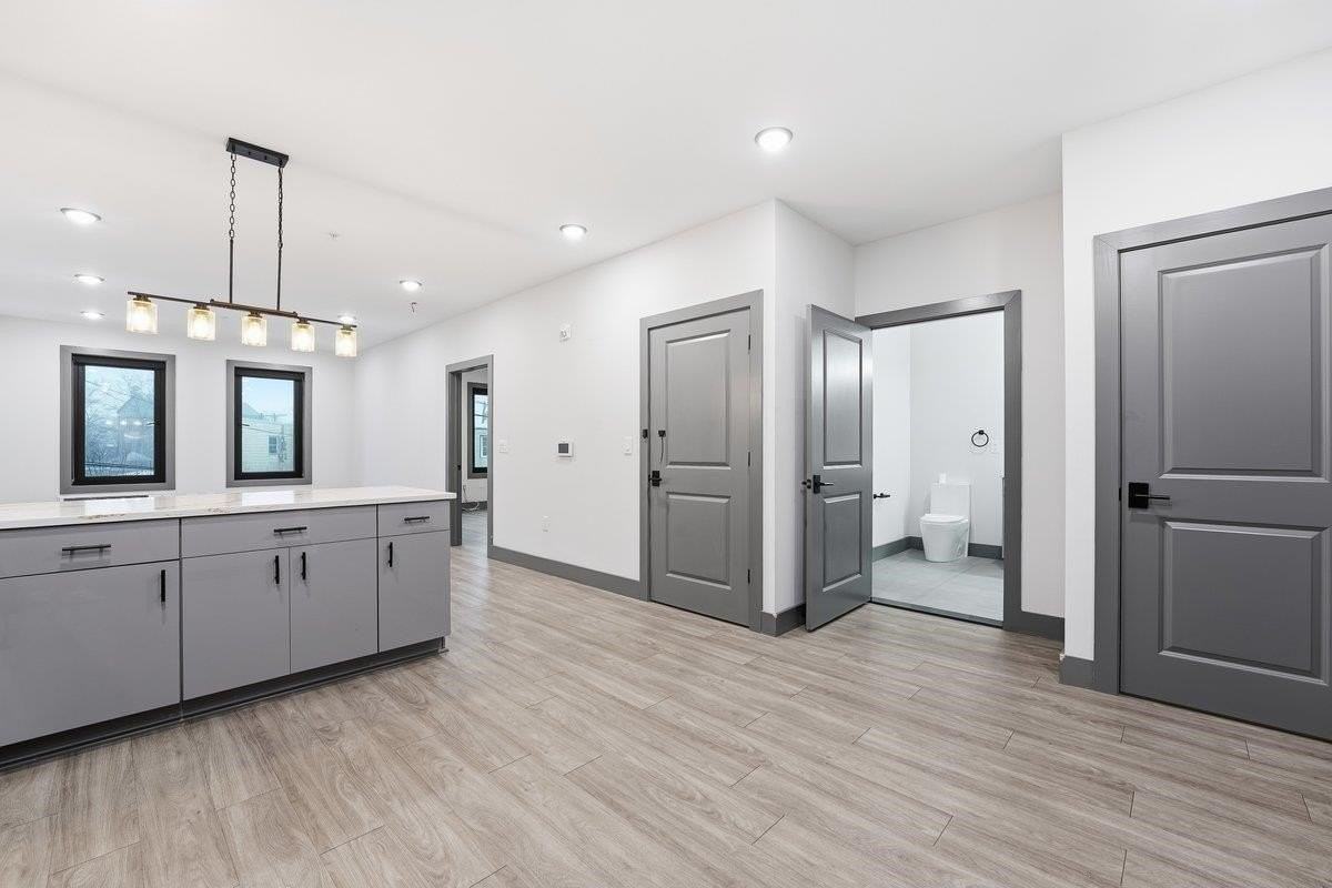 531 32nd St #301 - Photo 5 of 15
