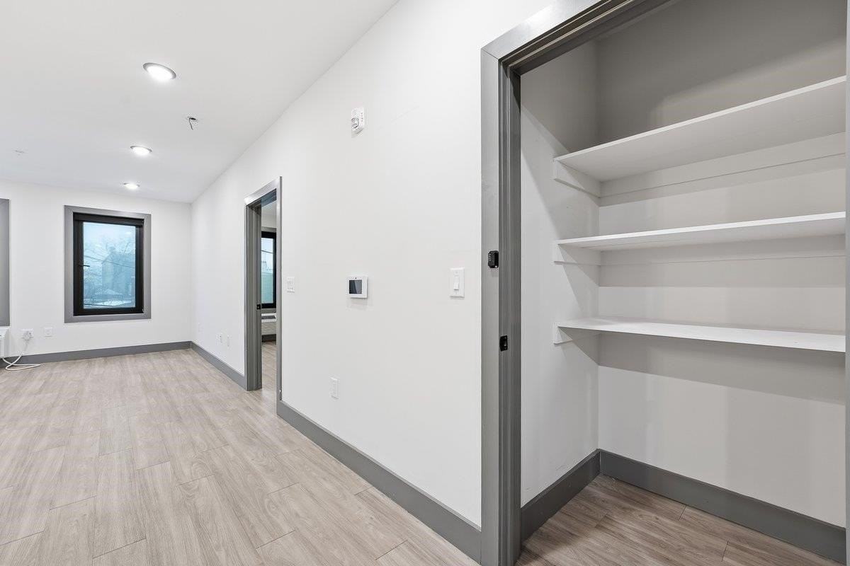 531 32nd St #301 - Photo 7 of 15