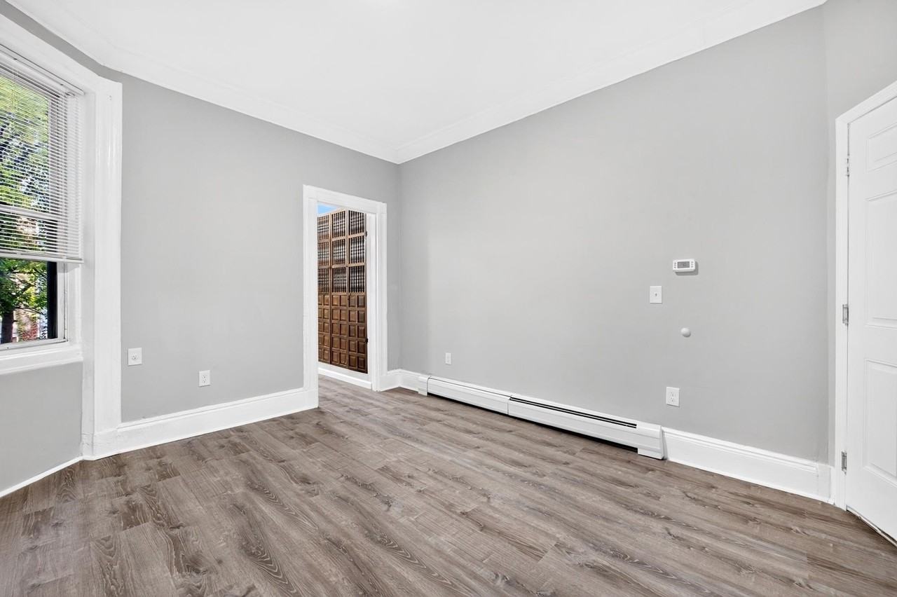310 28th St #3 - Photo 6 of 20