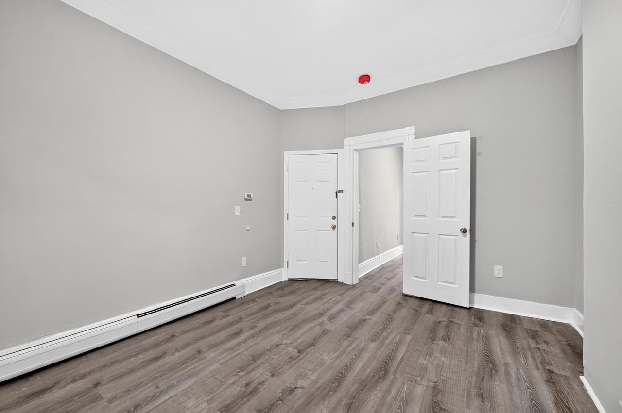 310 28th St #3 - Photo 7 of 20