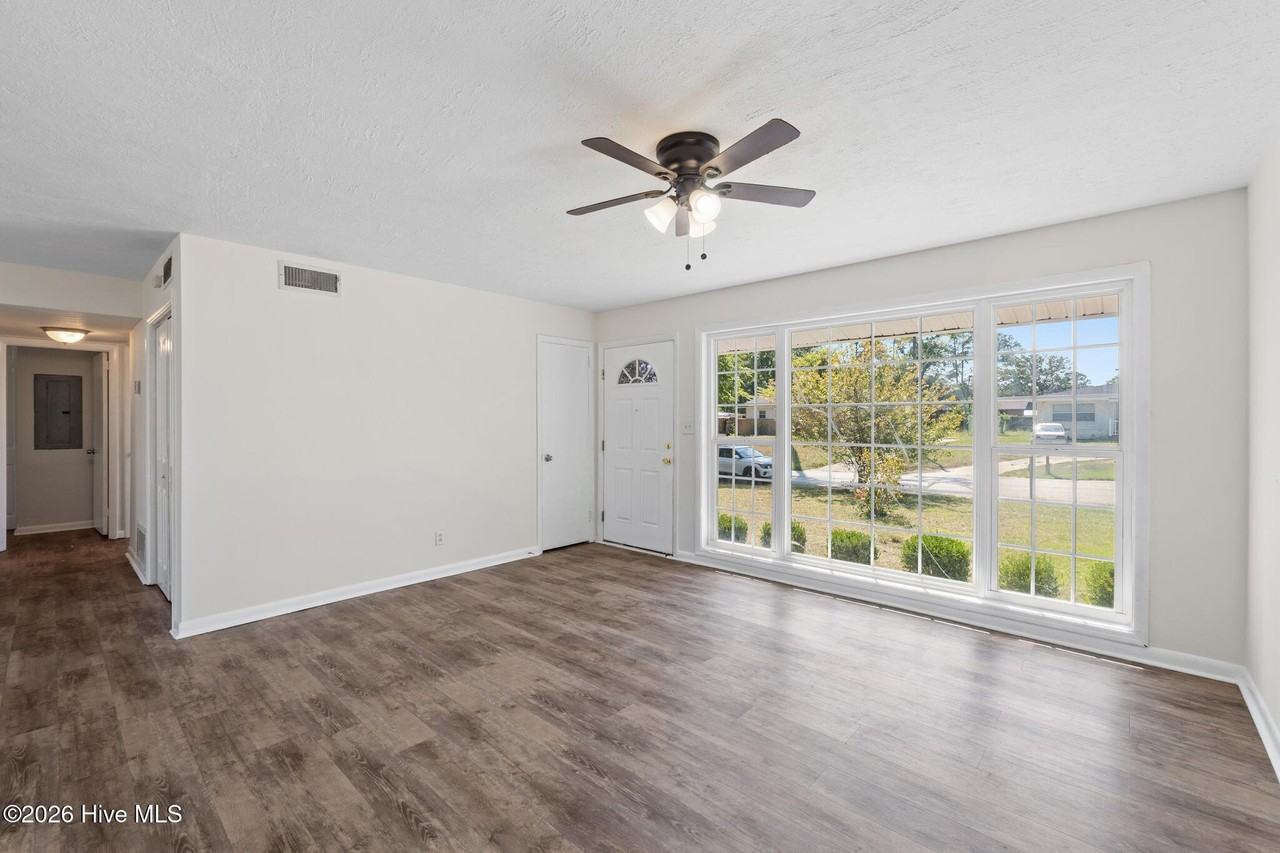 3315 Forest Estates Dr - Photo 4 of 21